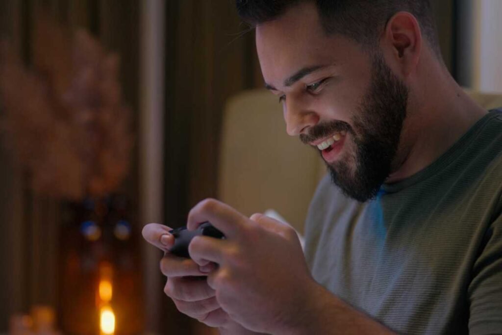 O Guia dos Acessórios Ocultos: Valkyrie Helm vs. Terror Jaw para o máximo de Dano