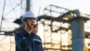 Alertas de “Homem Caído” (Man-Down) e botão de pânico: a inteligência embutida no Rádio Ex para salvar vidas