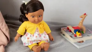 Como criar histórias com bonecas usando o que já existe em casa